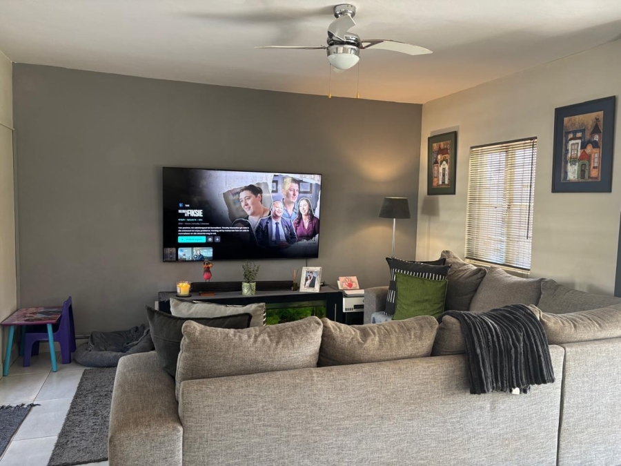 2 Bedroom Property for Sale in Waterval East North West